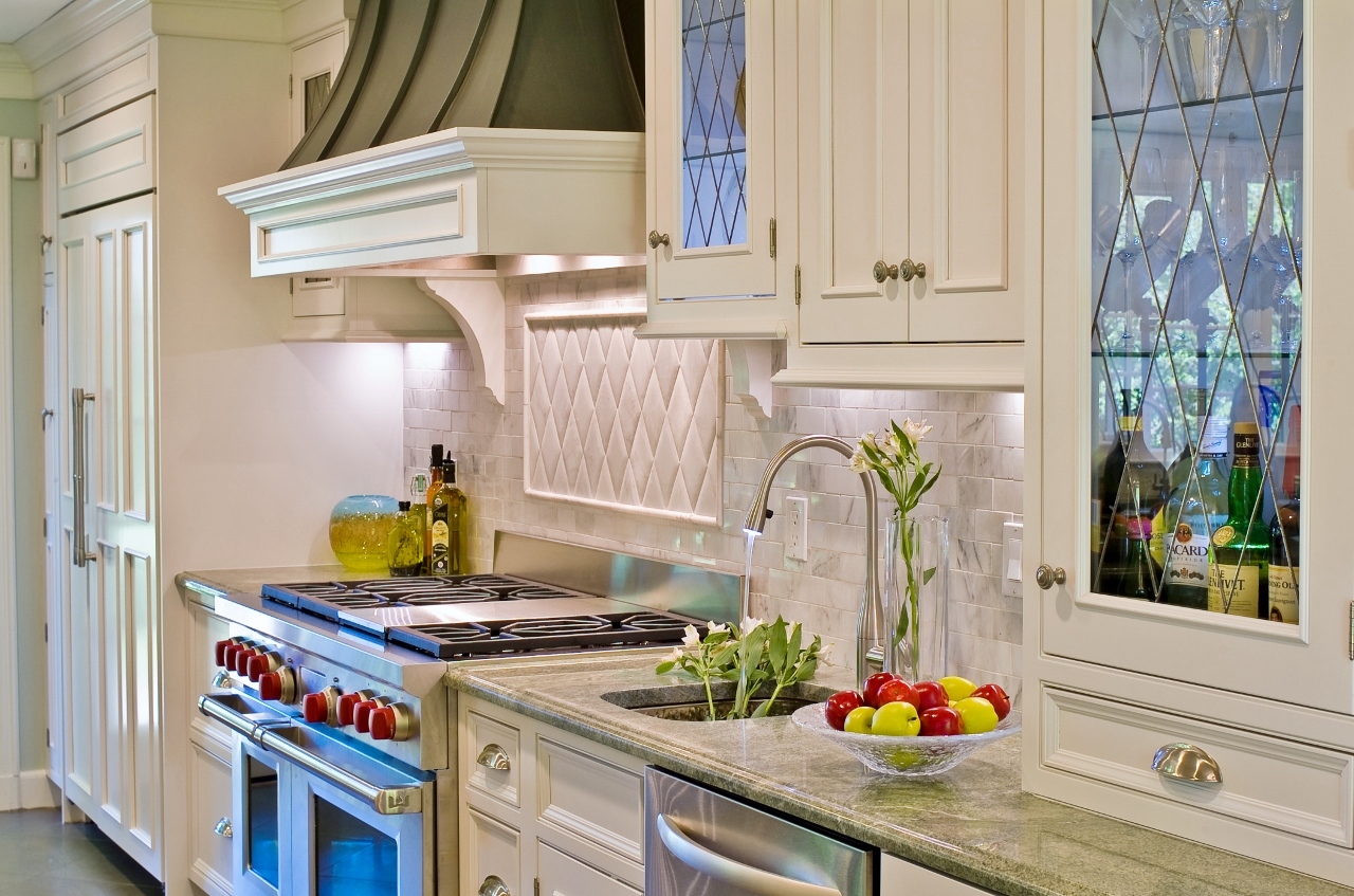 white kitchen cabinets